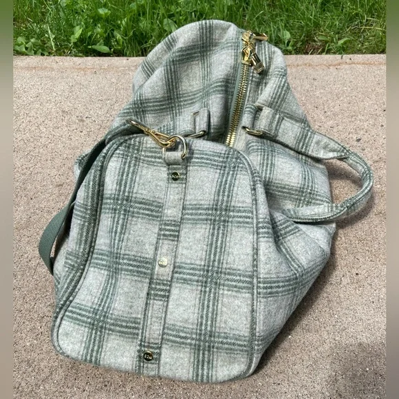 Stoney Clover Lane Wool Plaid Duffle Bag Snowed In Green - Picture 4 of 17